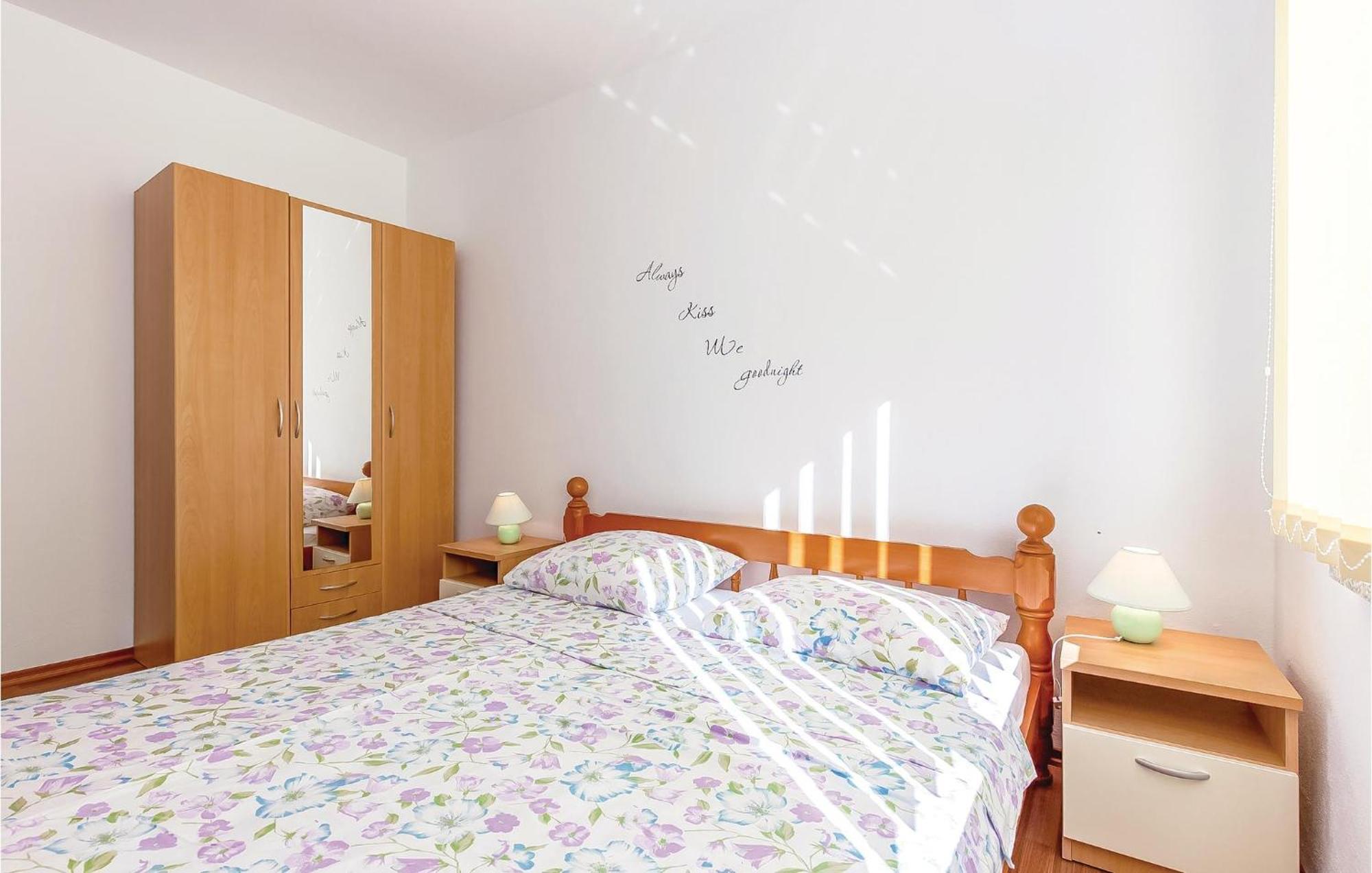 Awesome Apartment In Dobrinj With Wifi Exterior photo